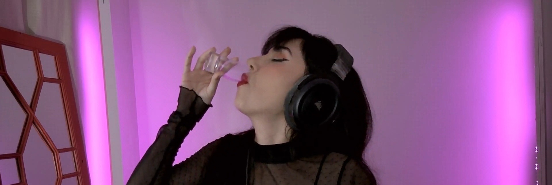 2 SHOTS