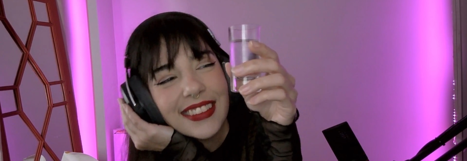 4 SHOTS
